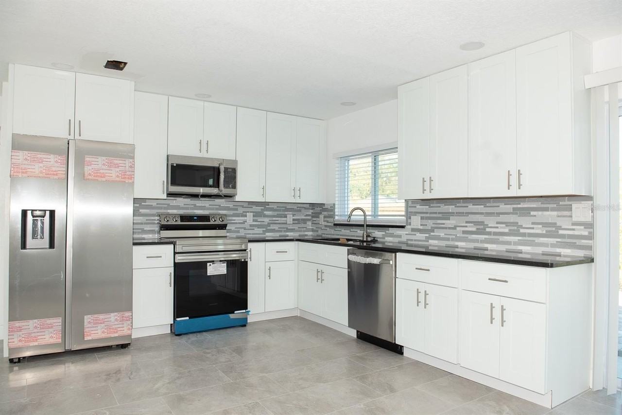 11889 93rd Ave - Photo 3 of 19