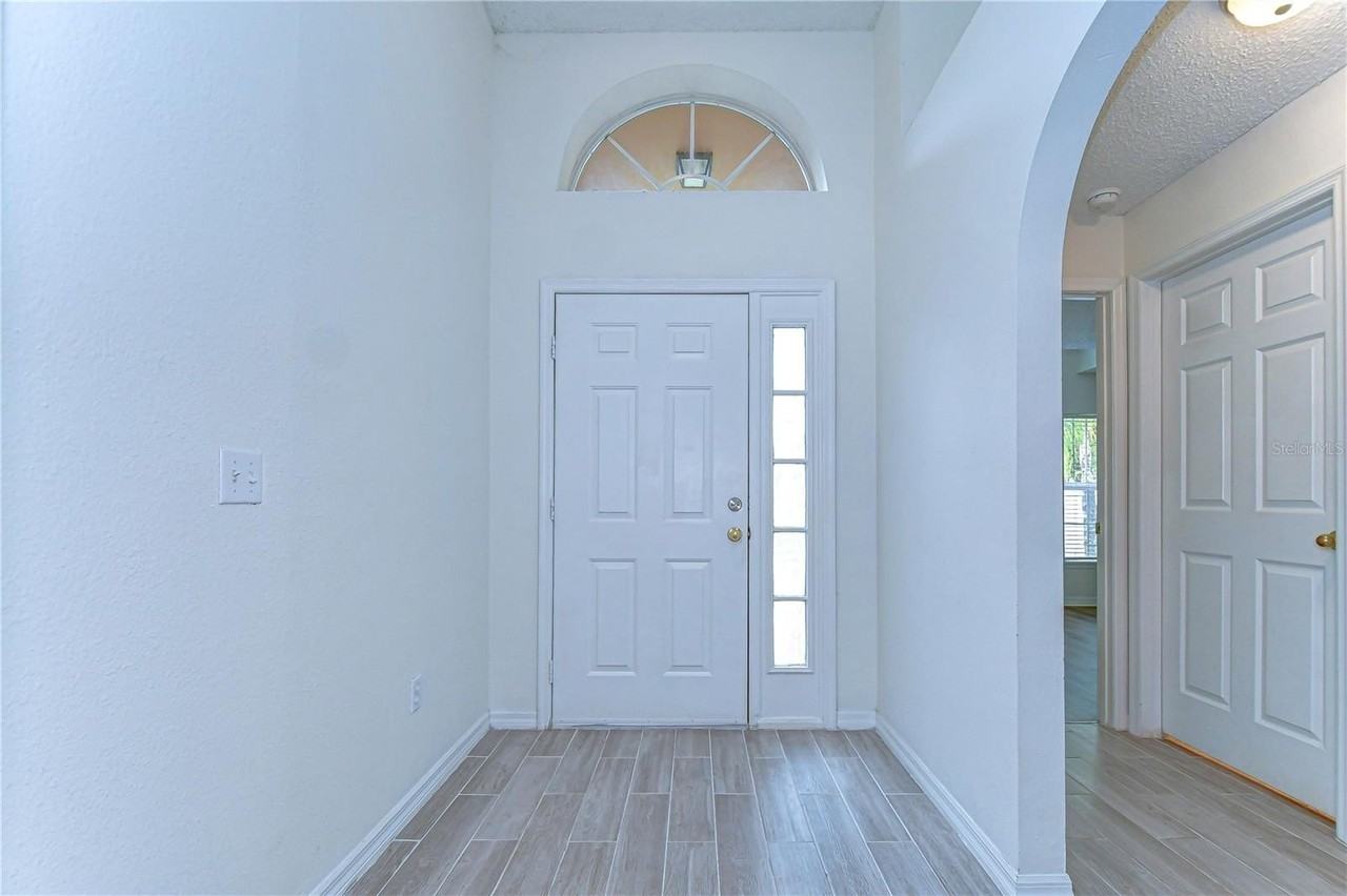 18303 Elmhurst Ln - Photo 4 of 44