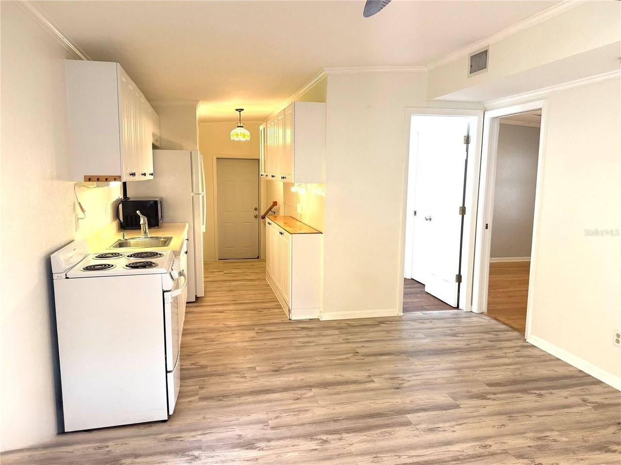 516 Northmoor Ave N - Photo 3 of 10
