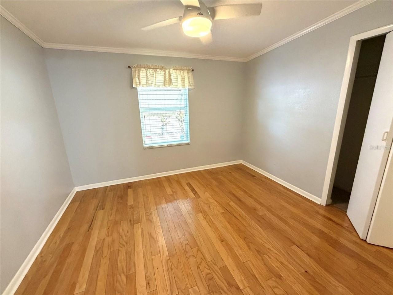 516 Northmoor Ave N - Photo 4 of 10