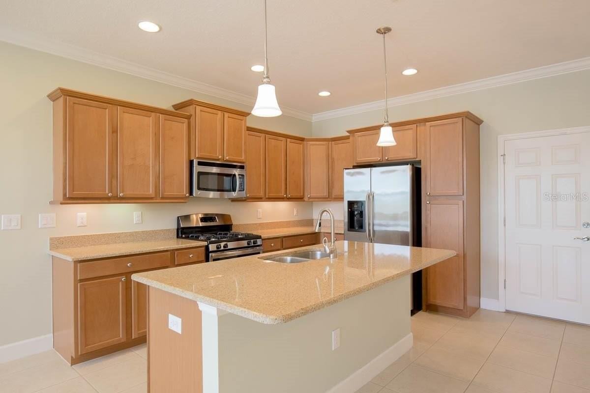16856 Dorman Rd - Photo 5 of 33