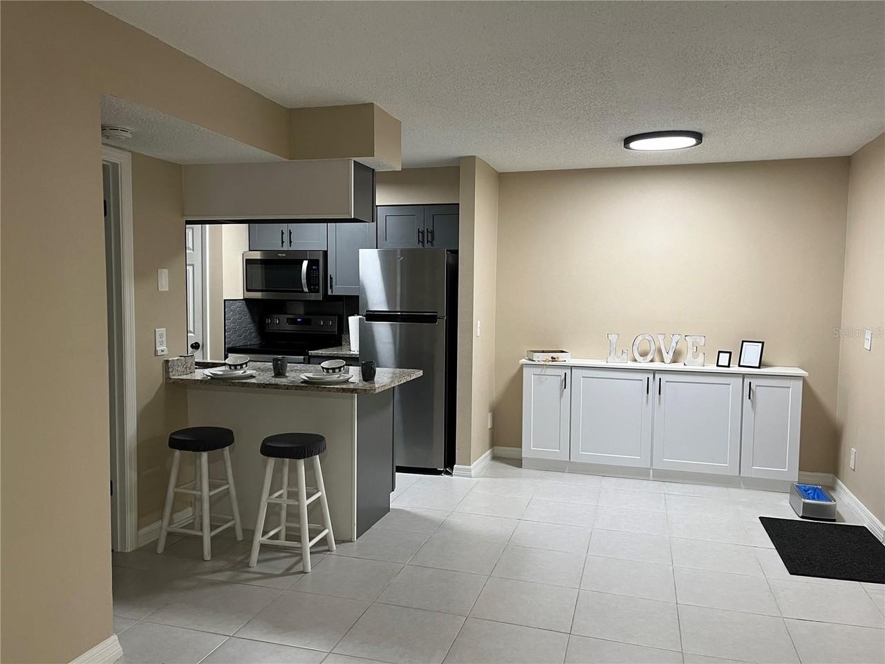211 Thorn Tree Pl - Photo 2 of 42