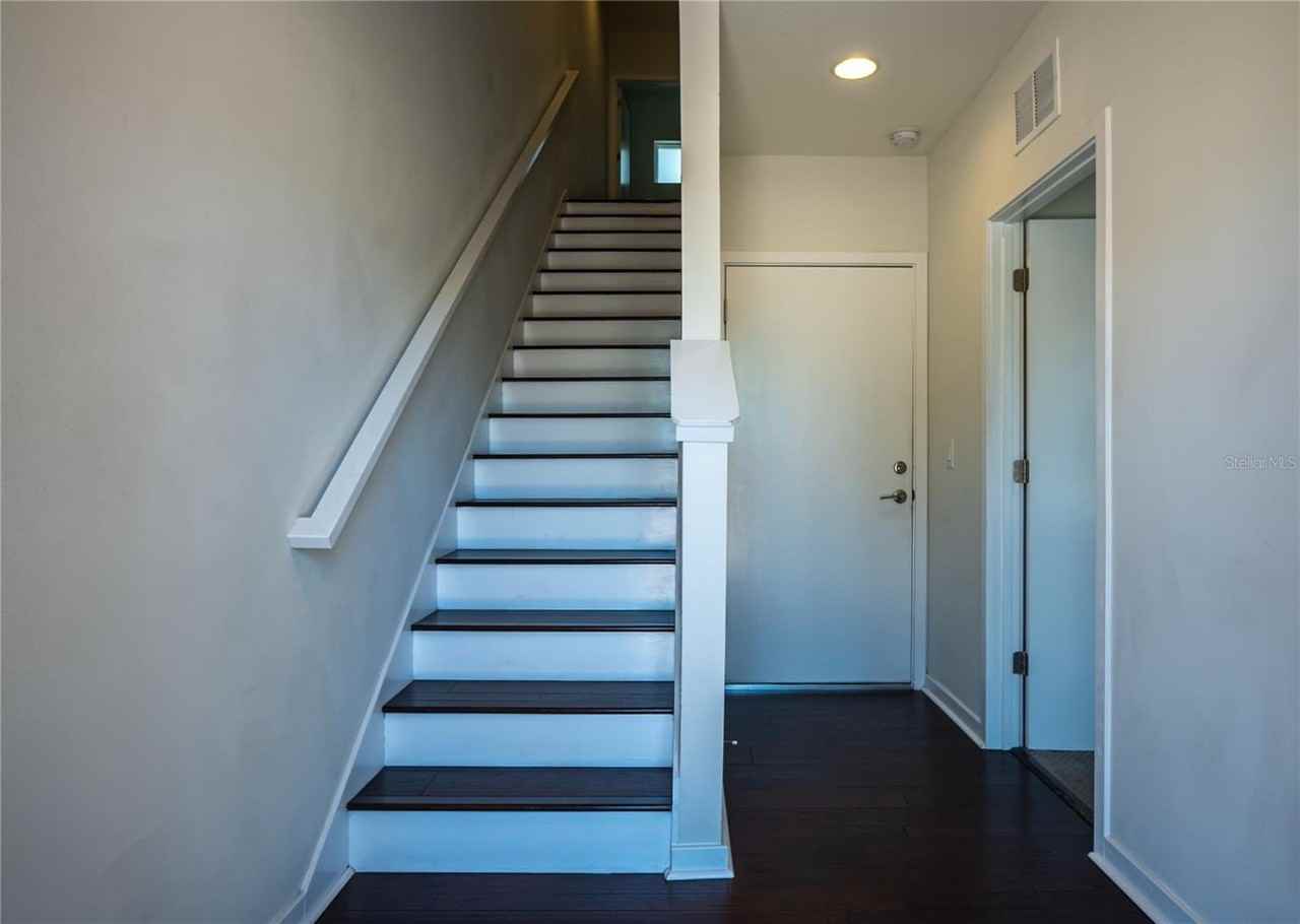 339 8th St N - Photo 3 of 31