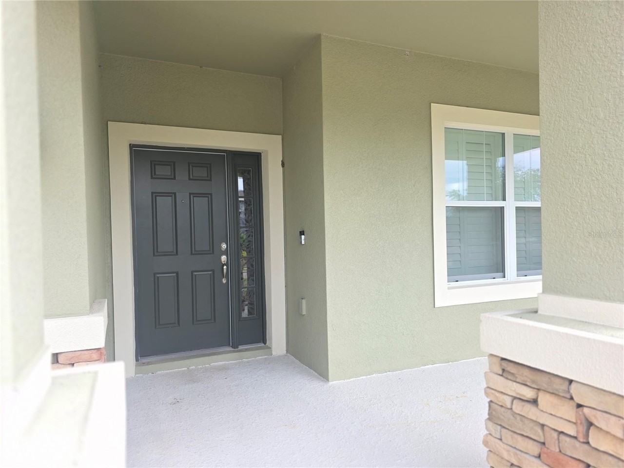 17545 Buckingham Garden Dr - Photo 2 of 31