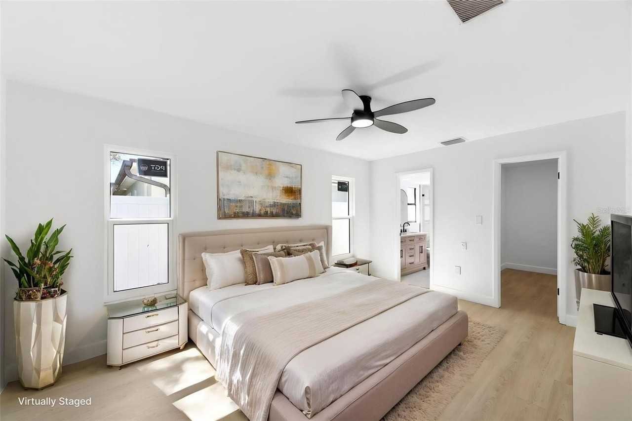 11180 113th Ave - Photo 4 of 50