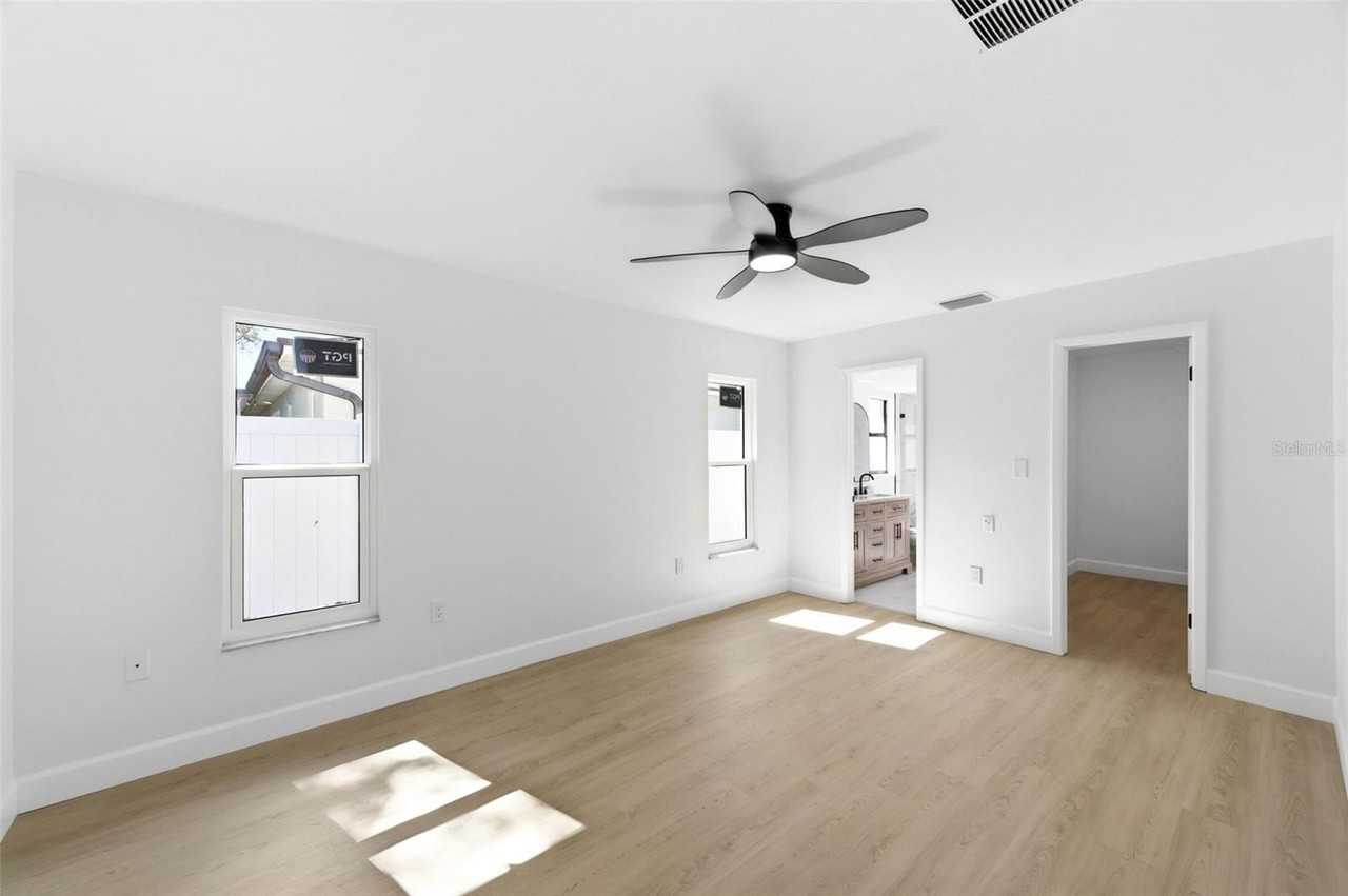 11180 113th Ave - Photo 5 of 50