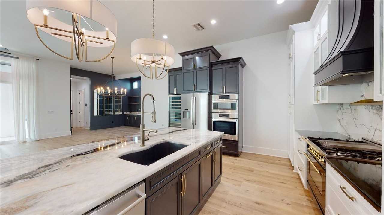 1068 19th Ave N - Photo 7 of 50