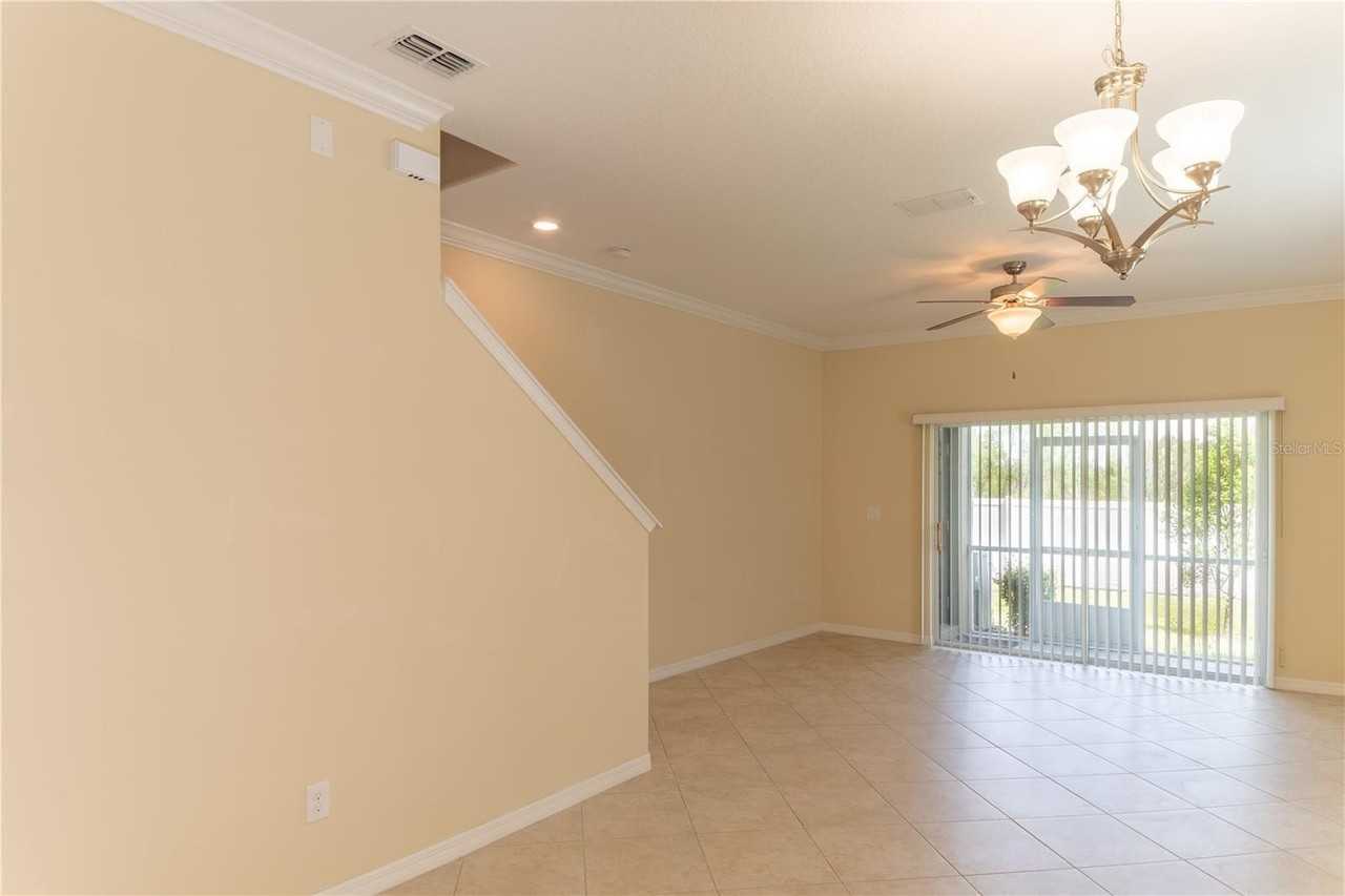 31235 Claridge Pl - Photo 3 of 33