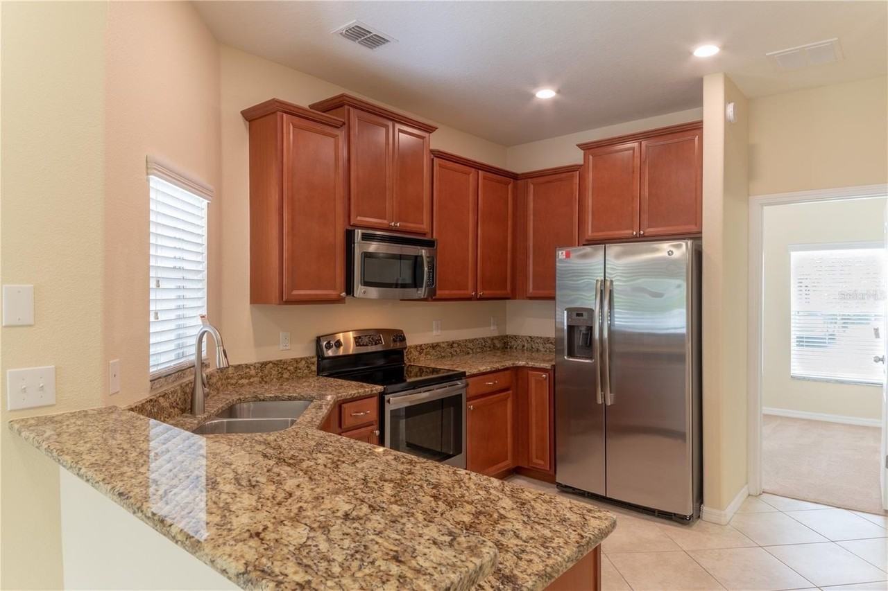 31235 Claridge Pl - Photo 7 of 33