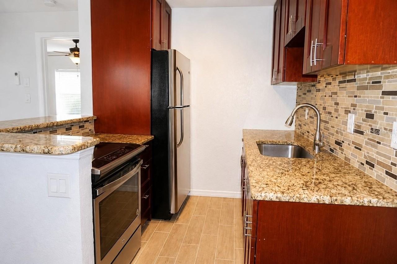 14026 E Parsley Dr - Photo 4 of 10