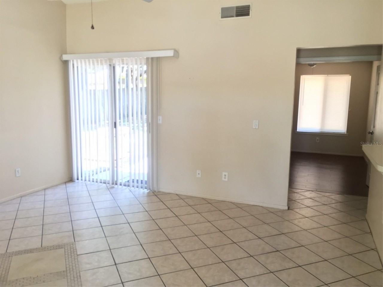 2747 Kavalier Dr - Photo 3 of 17