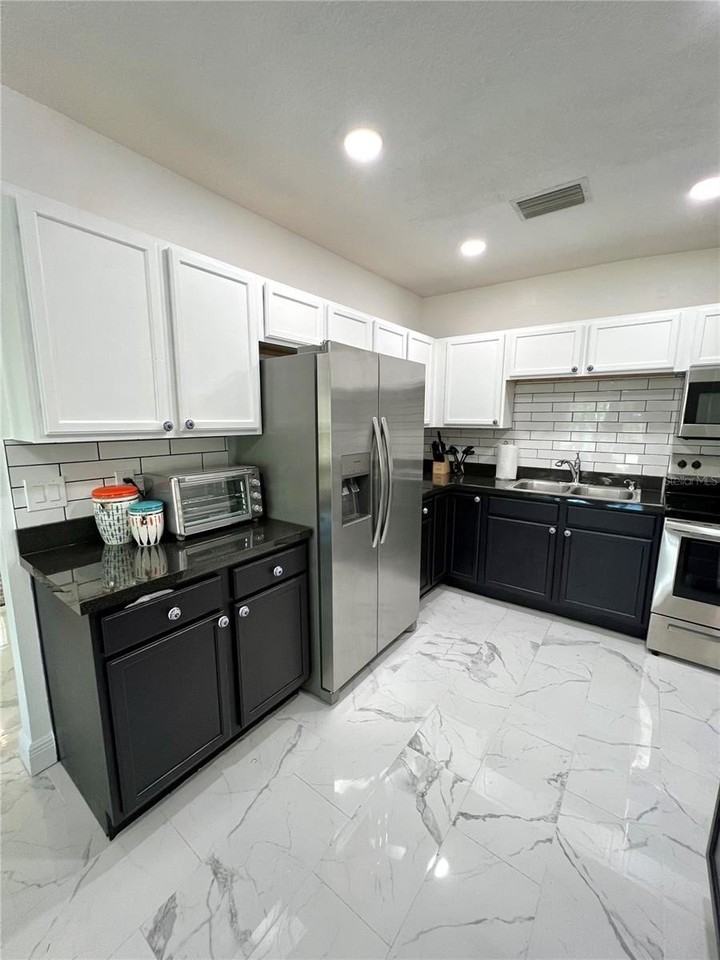 2173 Riviera Dr - Photo 6 of 25