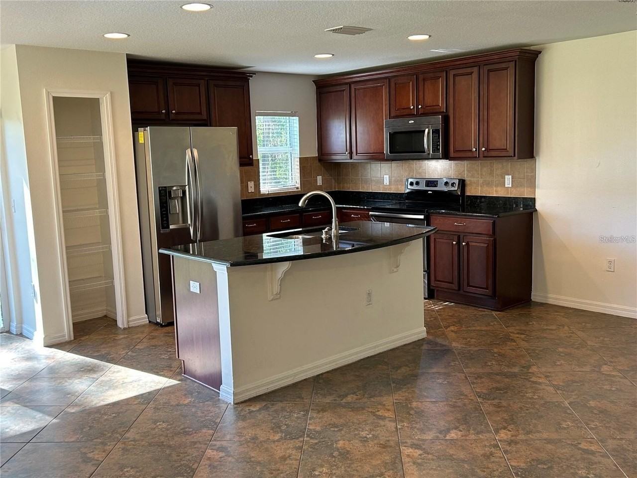 2802 Birchcreek Dr - Photo 3 of 20