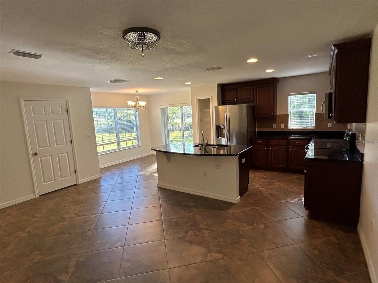 2802 Birchcreek Dr - Photo 4 of 20