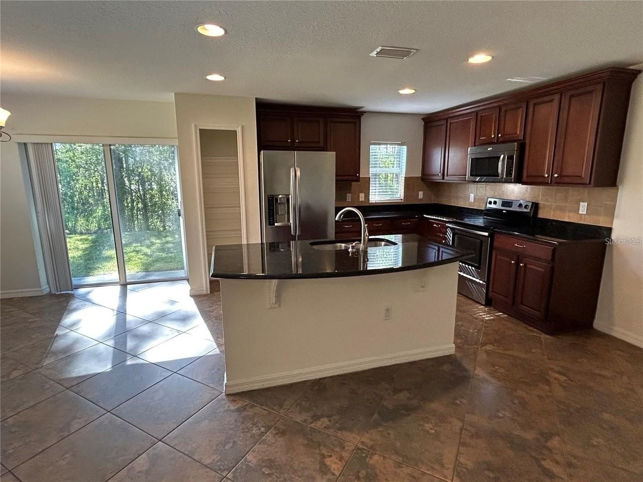 2802 Birchcreek Dr - Photo 5 of 20