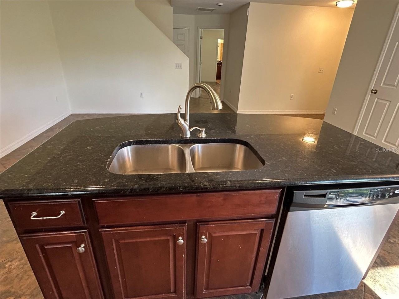 2802 Birchcreek Dr - Photo 6 of 20