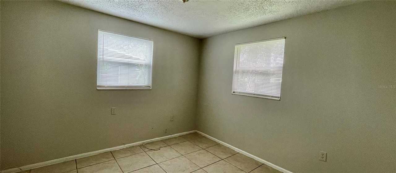 9803 N 11th St #B - Photo 5 of 6