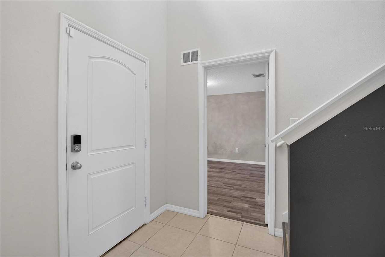 1115 Wynnmere Walk Ave - Photo 7 of 50