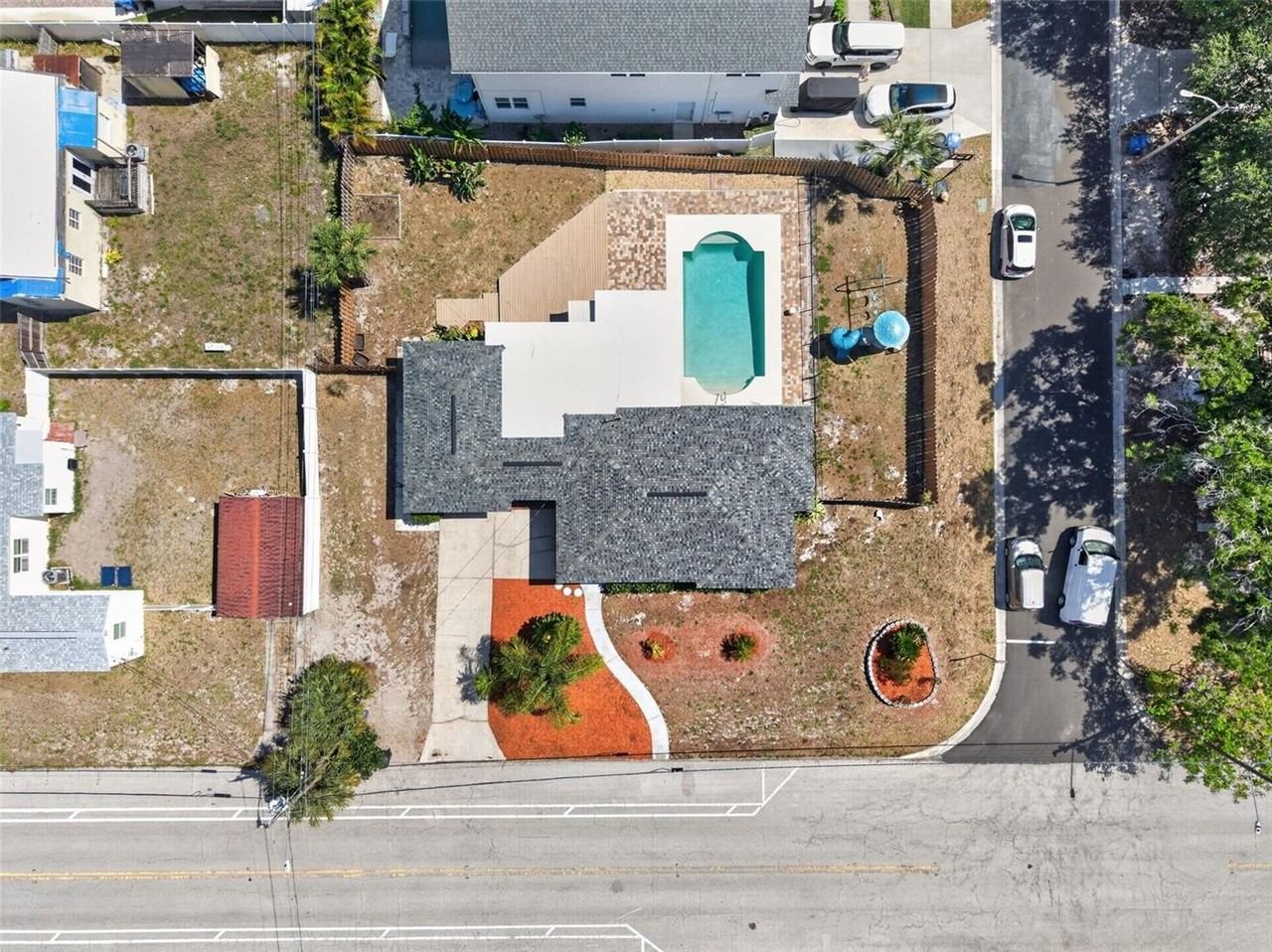 1674 34th Ave N - Photo 3 of 36