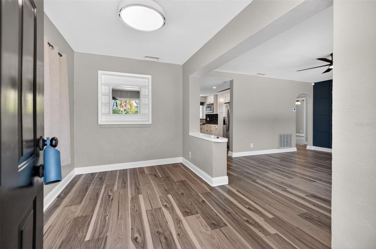 1674 34th Ave N - Photo 5 of 36