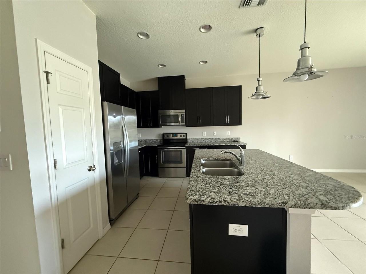 6843 40th Ln N - Photo 4 of 18