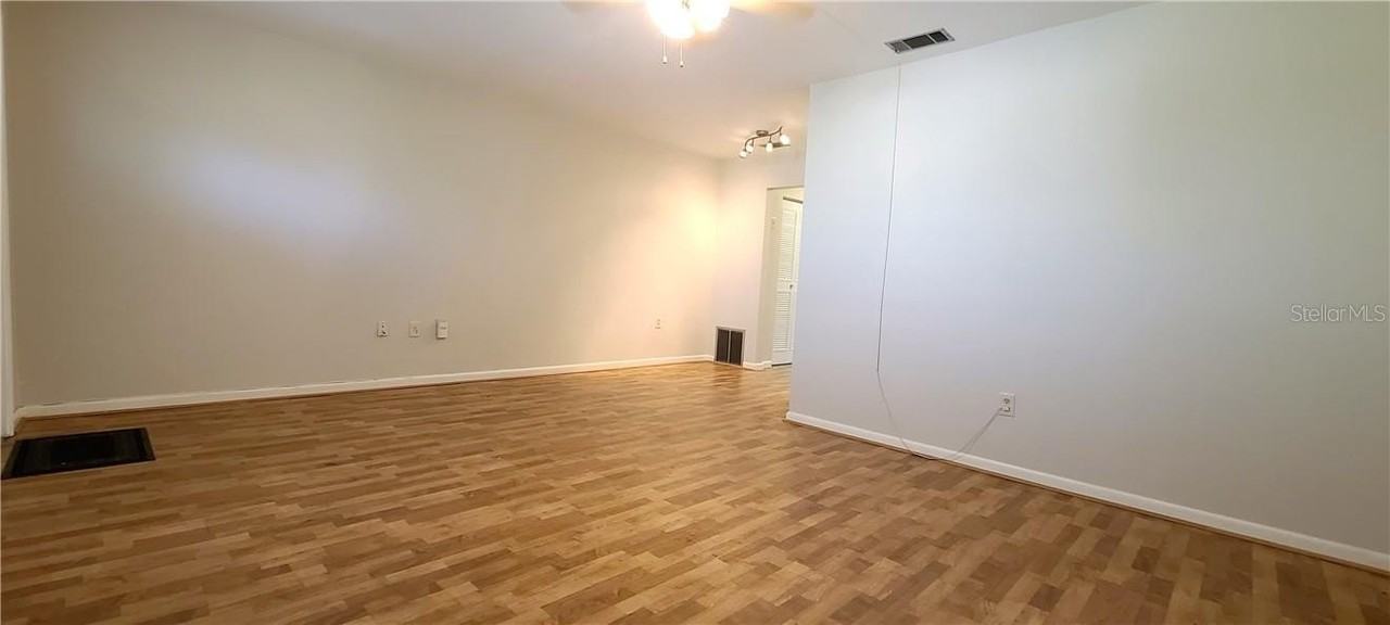 911 Washington Ave #305 - Photo 3 of 13