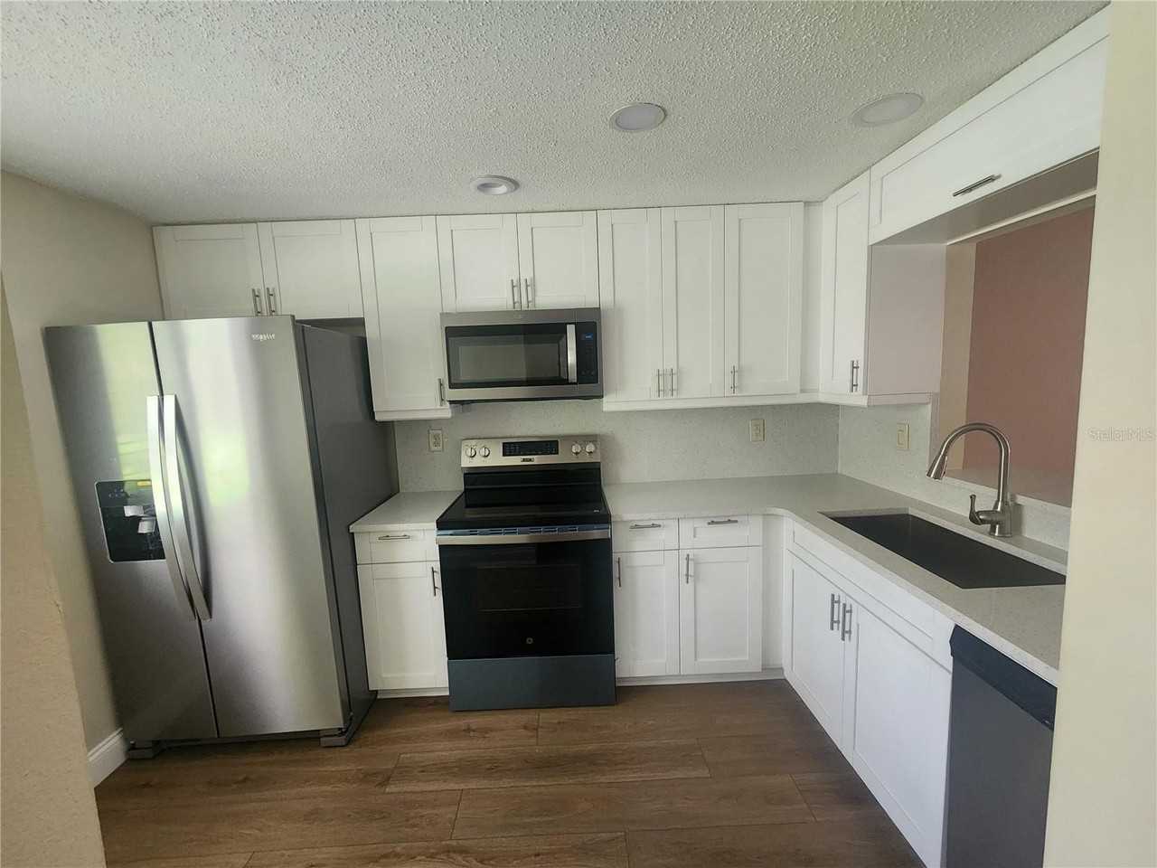 209 Corkwood Ln - Photo 2 of 23