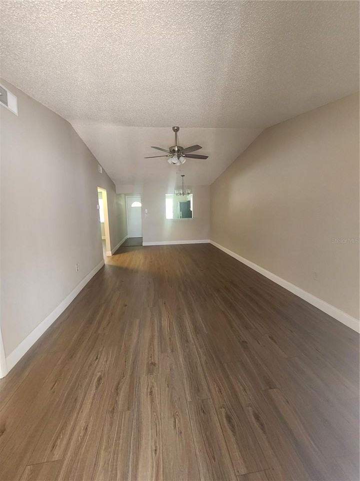 209 Corkwood Ln - Photo 4 of 23