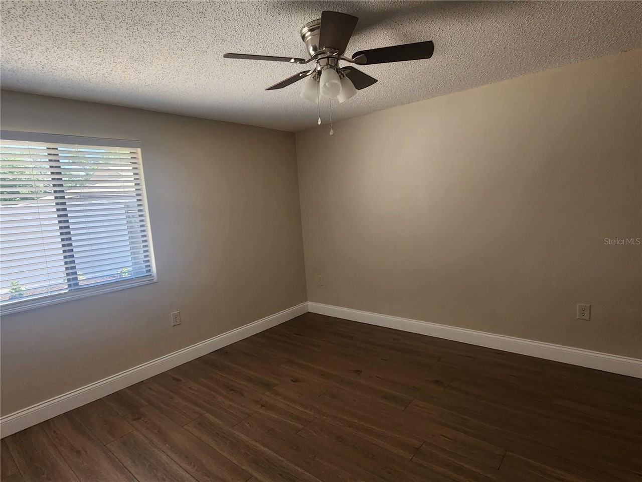 209 Corkwood Ln - Photo 5 of 23