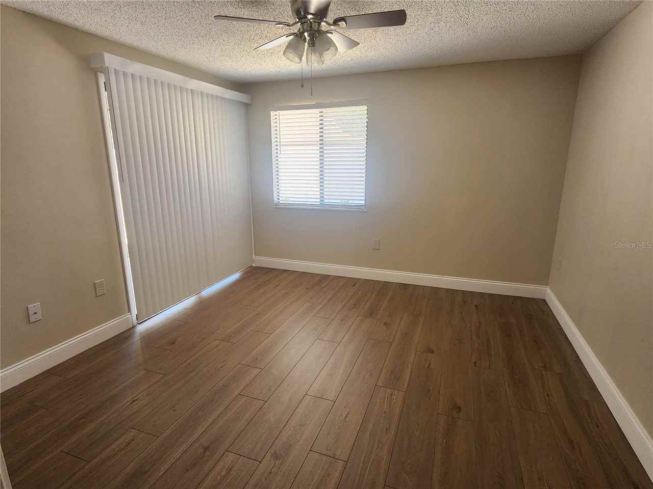 209 Corkwood Ln - Photo 6 of 23