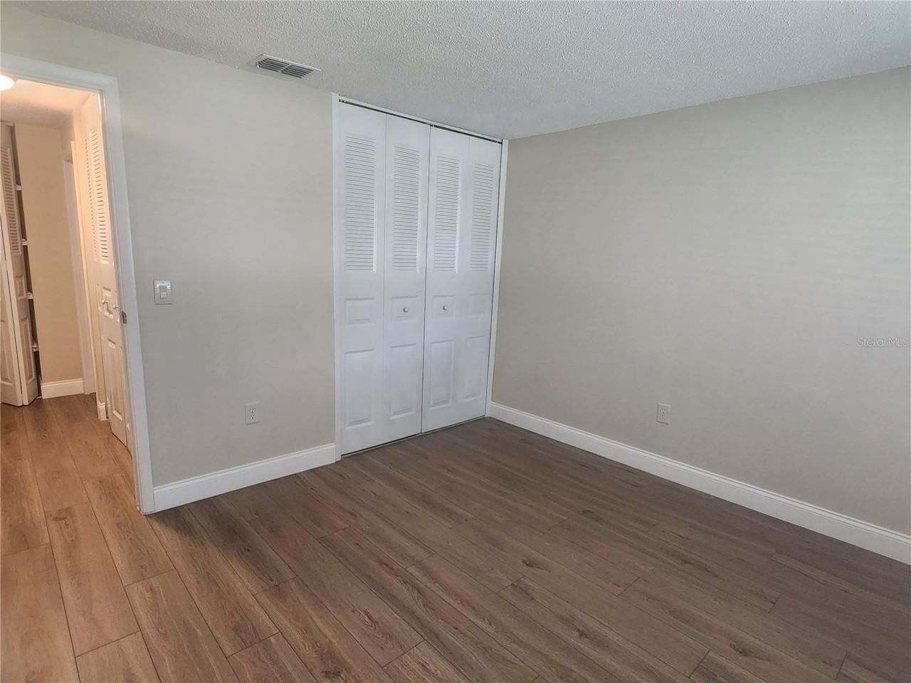 209 Corkwood Ln - Photo 7 of 23