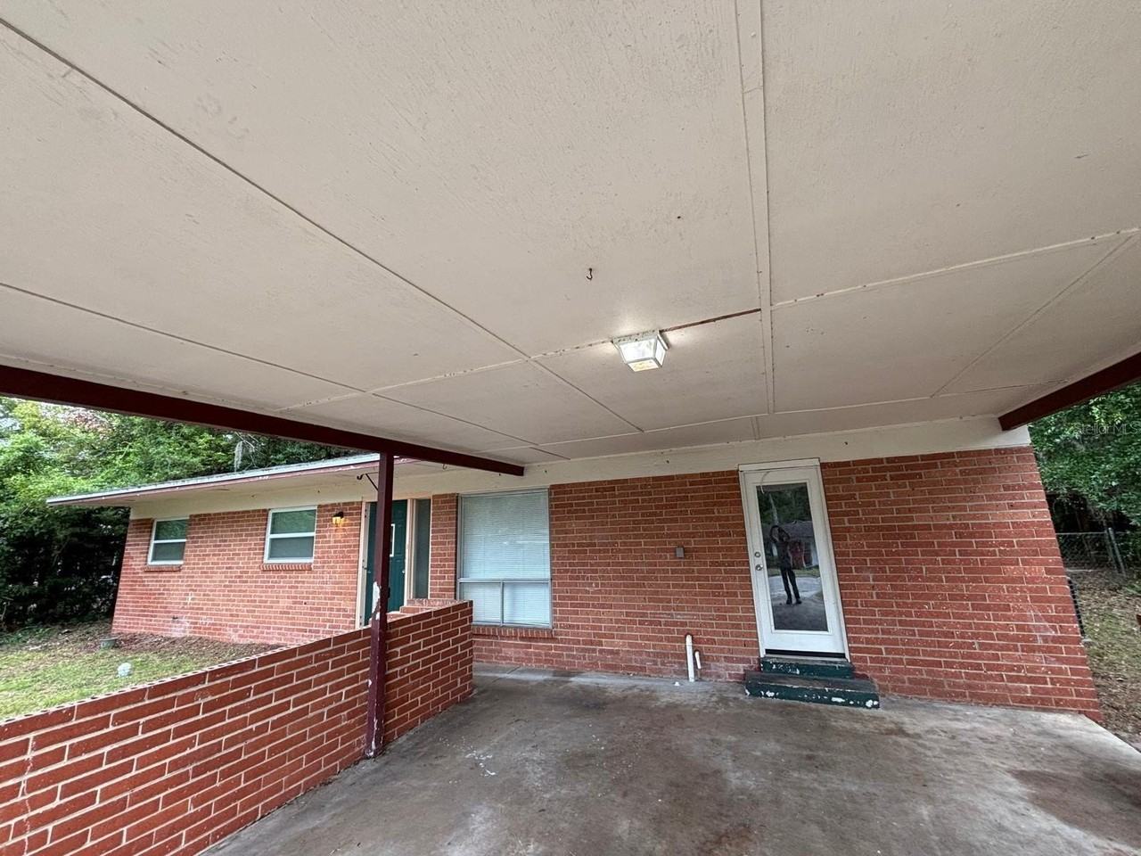 1121 Ne 13th Ave - Photo 2 of 24