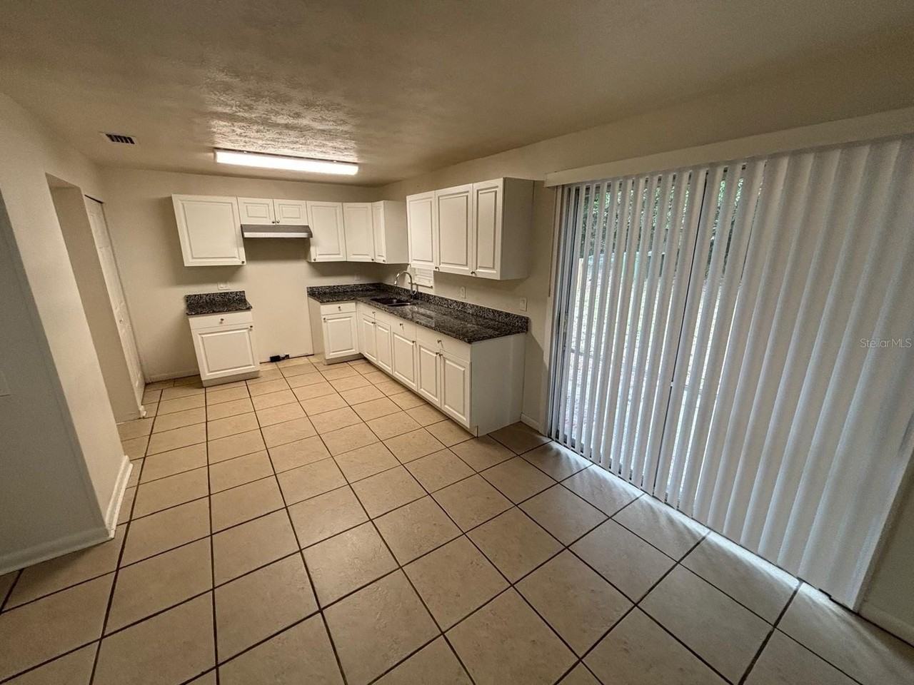 1121 Ne 13th Ave - Photo 5 of 24