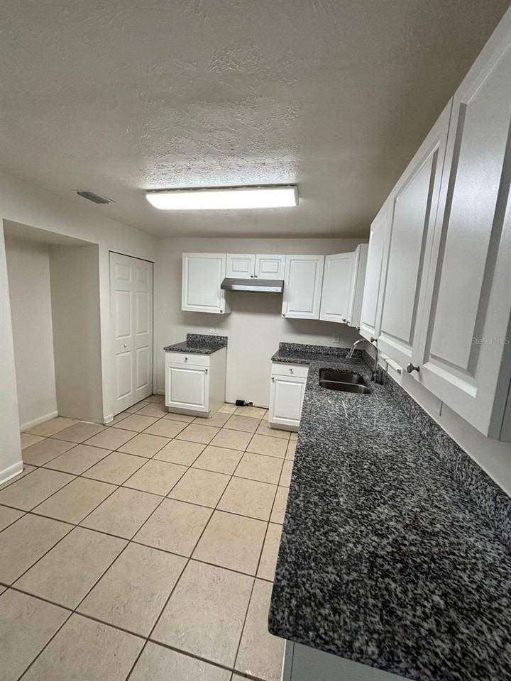 1121 Ne 13th Ave - Photo 7 of 24