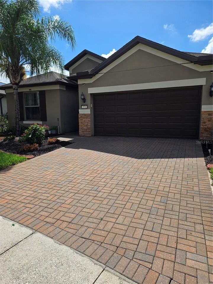 576 Cantabria Dr - Photo 3 of 49
