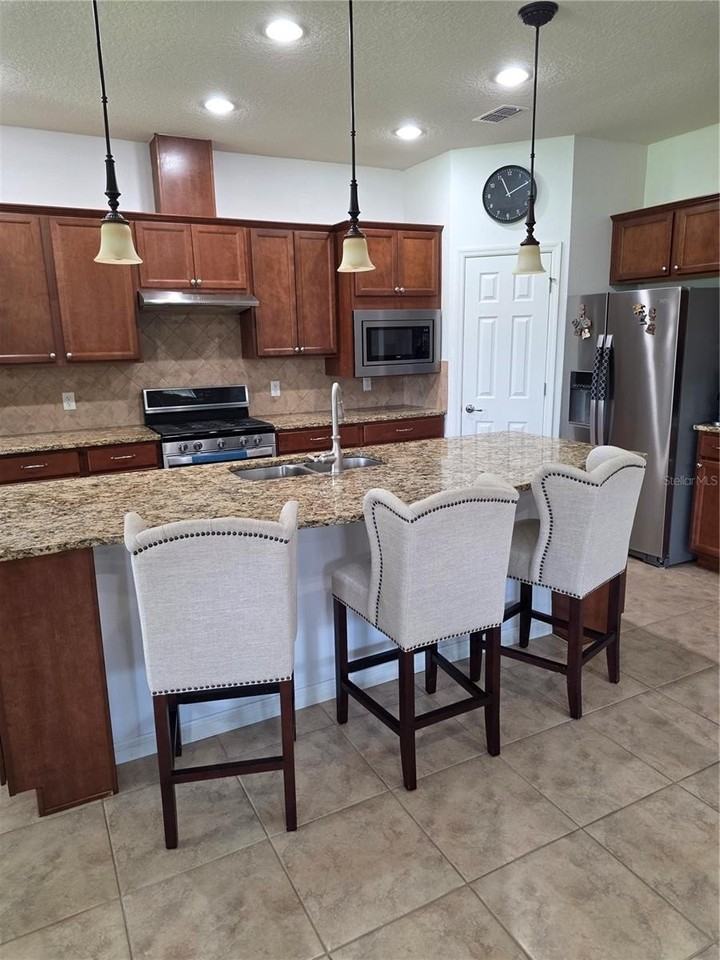 576 Cantabria Dr - Photo 6 of 49