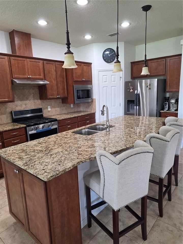 576 Cantabria Dr - Photo 7 of 49