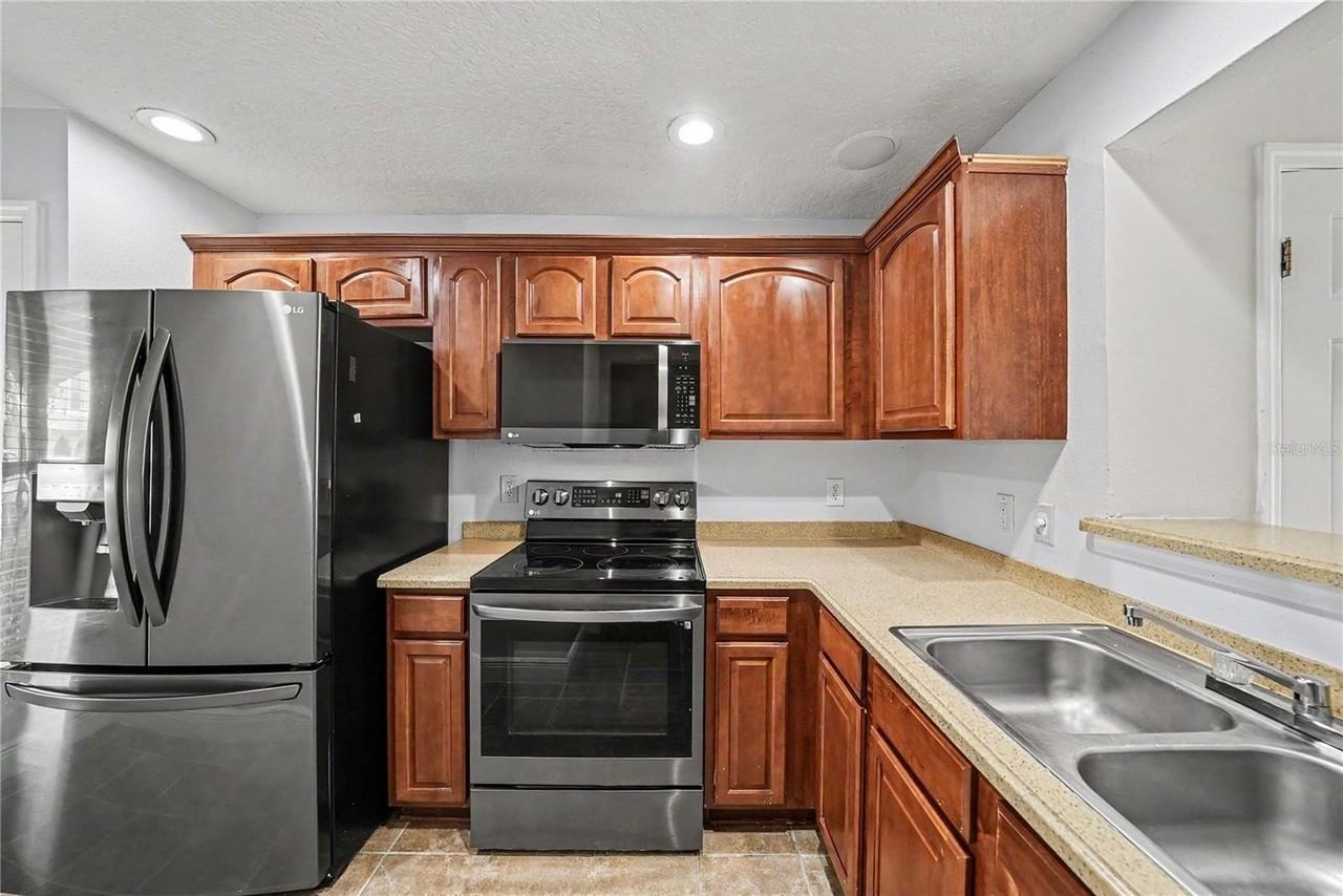 8106 Silent Creek Dr - Photo 5 of 15