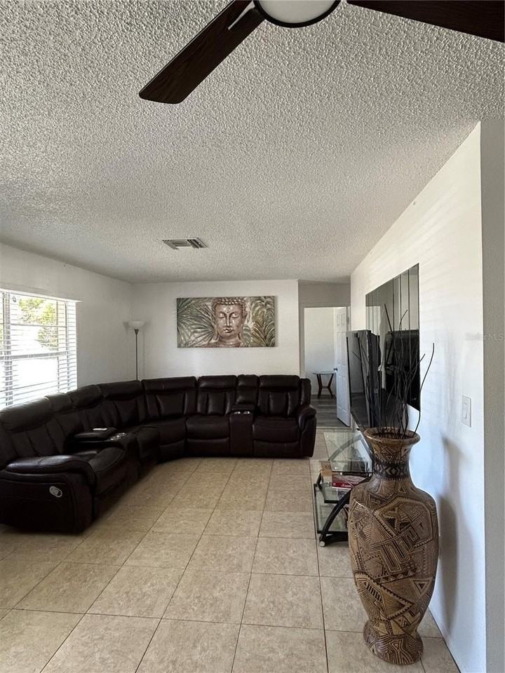 7808 Osteen Rd - Photo 3 of 20
