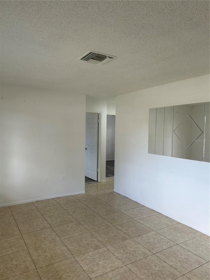 7808 Osteen Rd - Photo 4 of 20