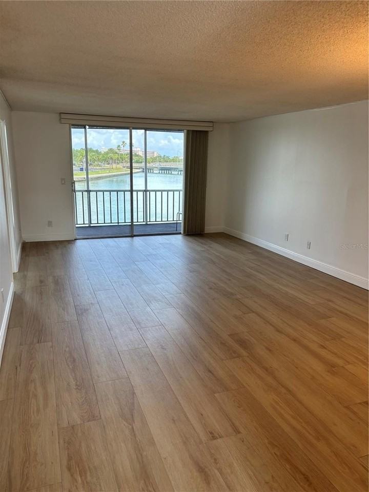 7405 Bay Island Dr S #220 - Photo 4 of 40