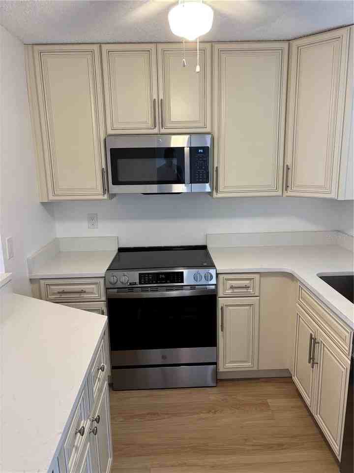 7405 Bay Island Dr S #220 - Photo 5 of 40