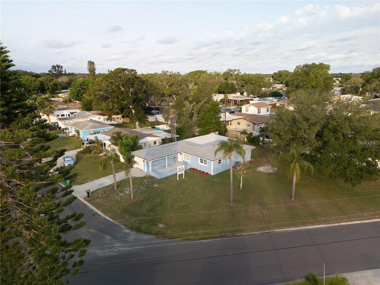 10341 Kumquat Ln - Photo 4 of 40