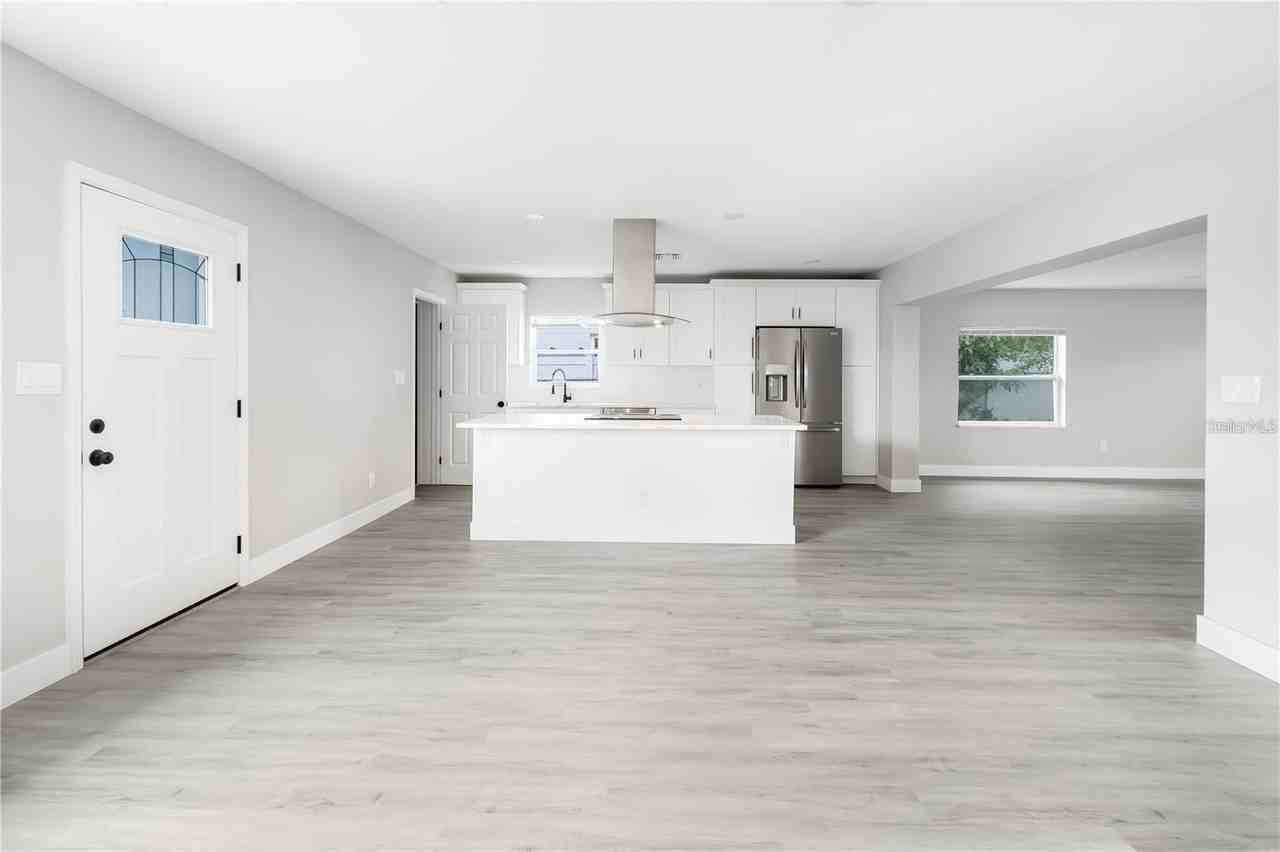 10341 Kumquat Ln - Photo 7 of 40