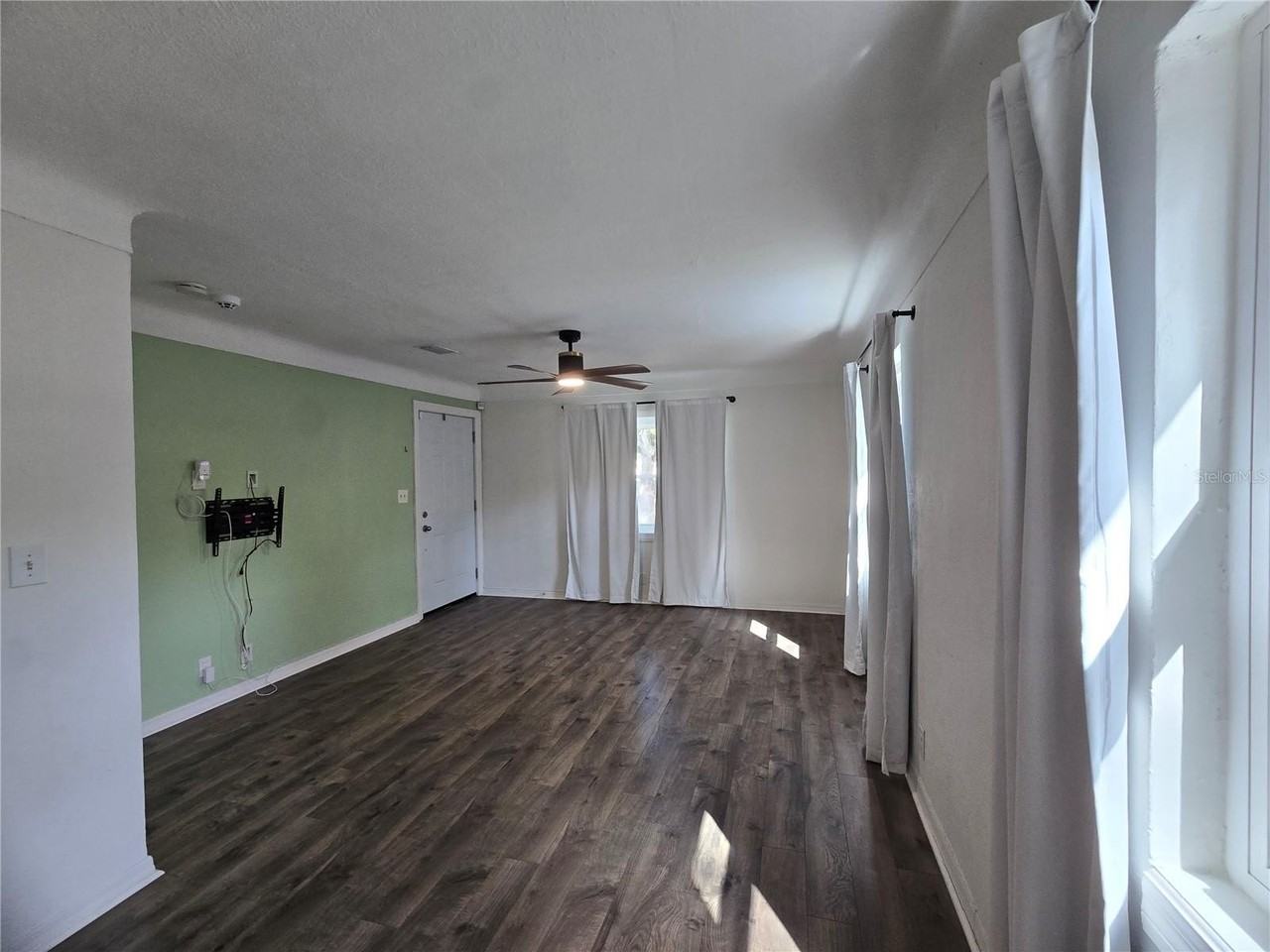 6001 Cedar St Ne - Photo 6 of 43