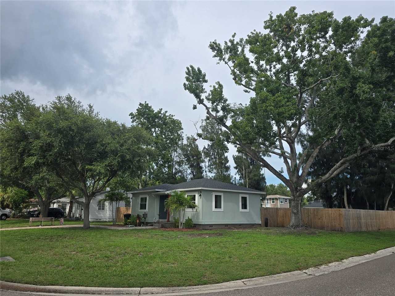 6001 Cedar St Ne - Photo 2 of 43