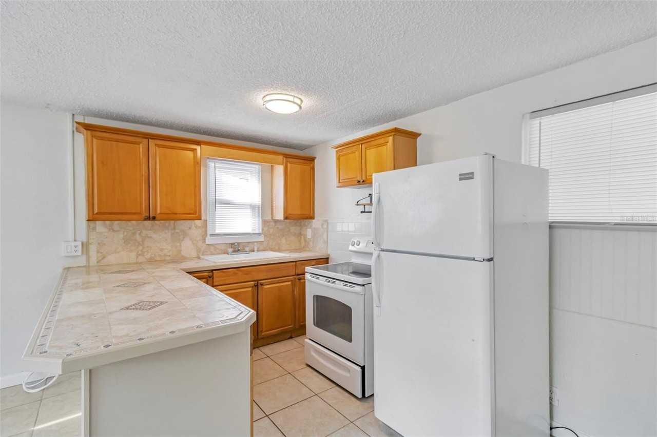 809 Illinois Ave - Photo 4 of 14