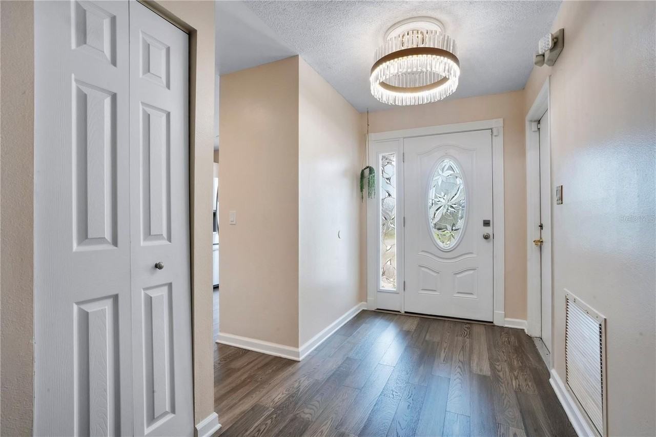 4805 Kingston Cir - Photo 3 of 38