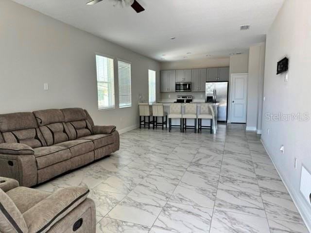 2531 W Walnut St - Photo 3 of 18