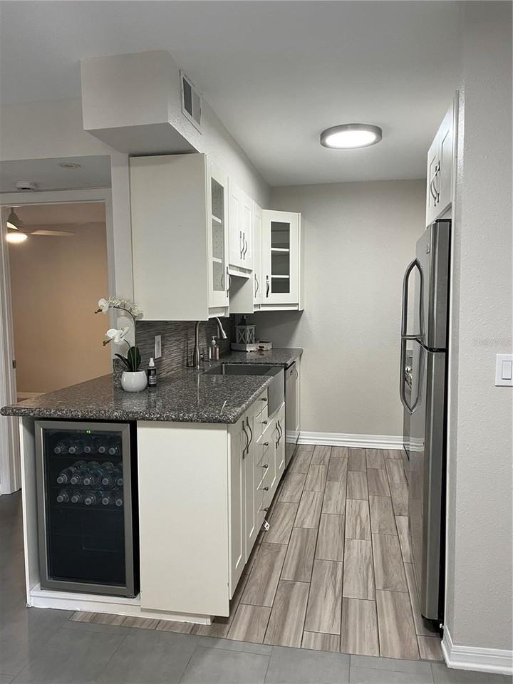528 Golden Raintree Pl - Photo 2 of 45
